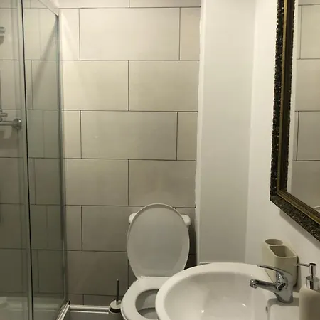 21 Frederick Street Apartment-3