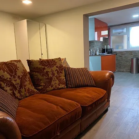 Treetops Flat4 Hall Green B28-3