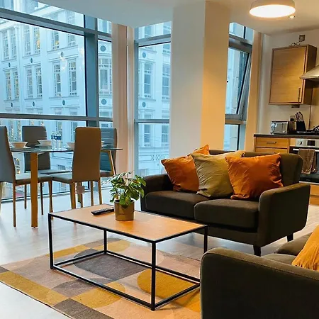 Stylish Two Bed In The Heart Of The City-3