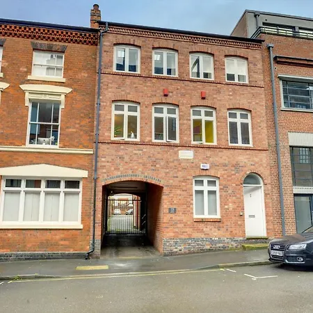 City Centre Jewel: 2-Bedroom with Secured Parking-3