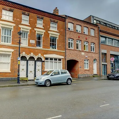 City Centre Jewel: 2-Bedroom with Secured Parking-2