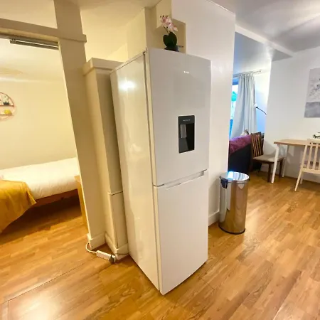 Swanky Central Apartment With Free Wifi-2