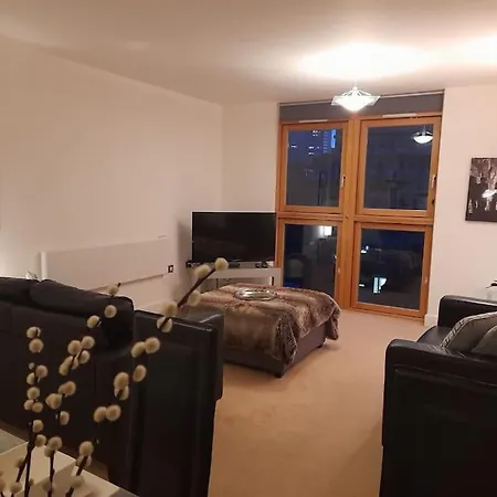Centrally Situated 1 Bedroom Apartment!-2