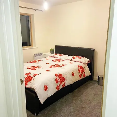 2 Bedroom Apartment City Centre Birmingham-2