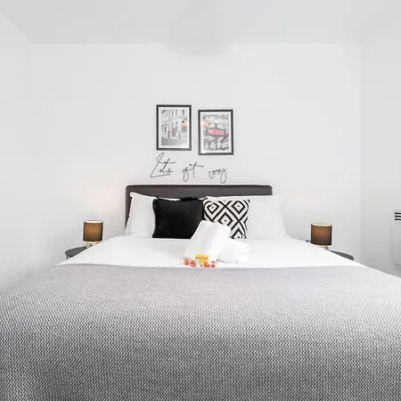 Vibrant 1 Bedroom Cosy Apartment - City Centre-3