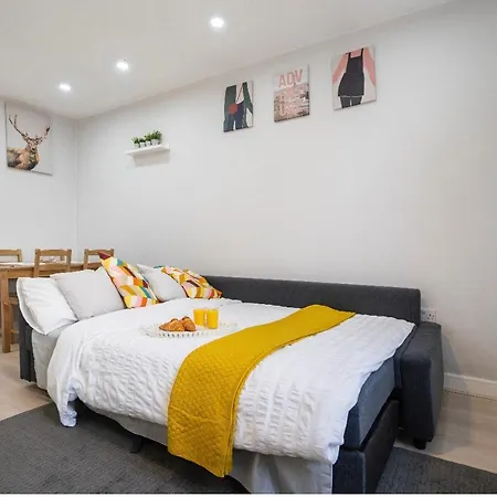 Luxury Flat In Moseley With Free Parking-3