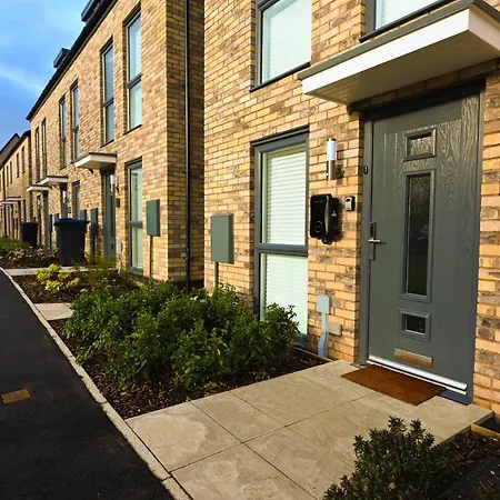 Luxury 4 Bed House With Gated Parking In The Heart Of Birmingham!-2