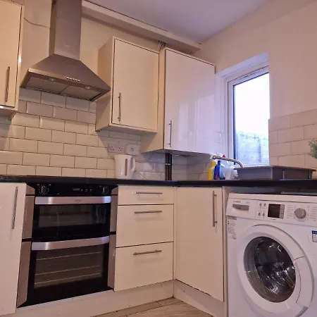 Nice Living Serviced Accommodations 6-3