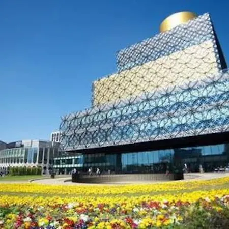Birmingham Emerald 2-Bedroom Apartment City Centre-2