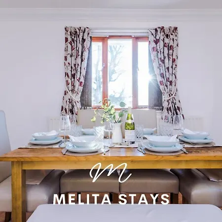 Spacious And Stylish 2 Bedroom Apartment-2