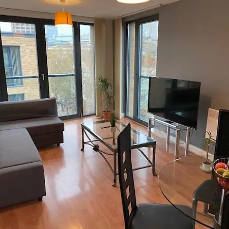 Superb 1 Bedroom Serviced Apartment In City Centre-3