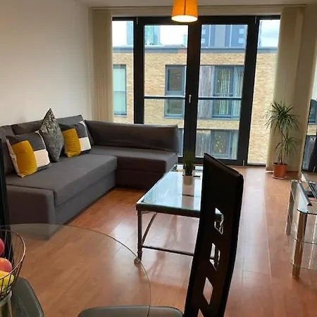 Superb 1 Bedroom Serviced Apartment In City Centre-2