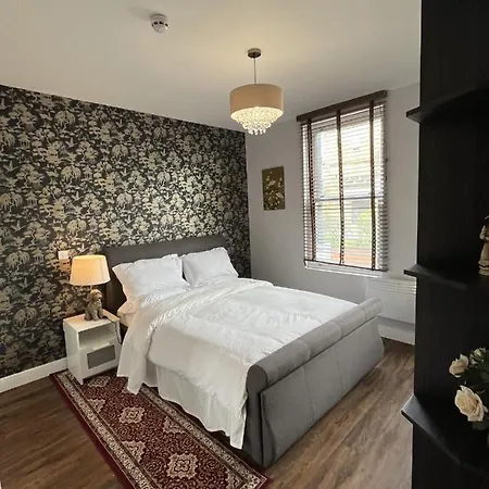 Moseley Village Apartments-3