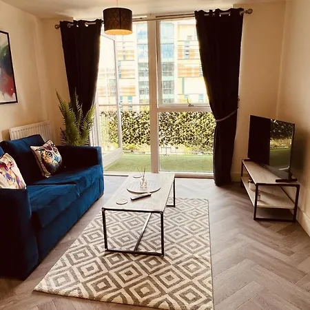 Langley Walk Apartment-2