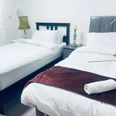 1 Bed Apartment With 2 Beds 1 Double Plus 1 Single-2