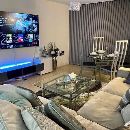 Stylish 2 Bed/Bath Apartment-3
