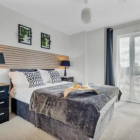 Birmingham Central Luxury Apartment-3