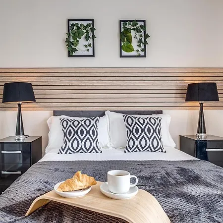 Birmingham Central Luxury Apartment-2