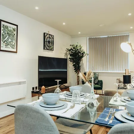 Stunning 2-Bed Apartment In Birmingham City Center-2