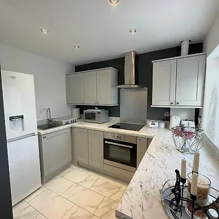 Modern And Spacious Flat-2