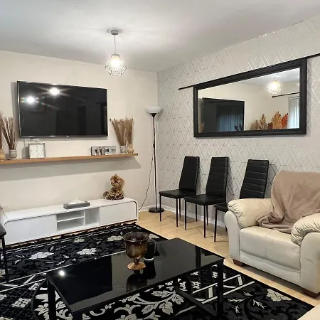 Cosy Warm Apartment In The Heart Of Moseley-3