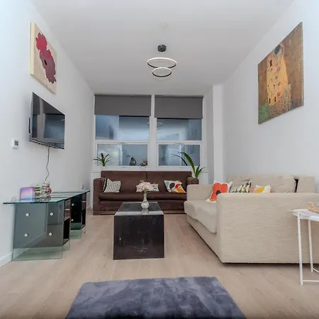 One Bedroom Apartment Serviced Apartment Smethwick Flat 320-3