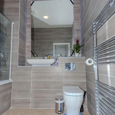 One Bedroom Apartment Serviced Apartment Smethwick Flat 319-3