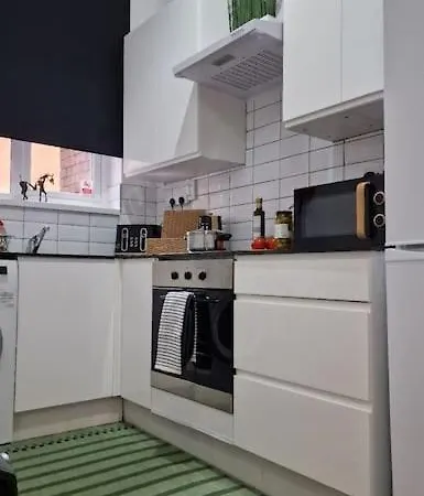 Cosy 2 Bedroom Apartment-2