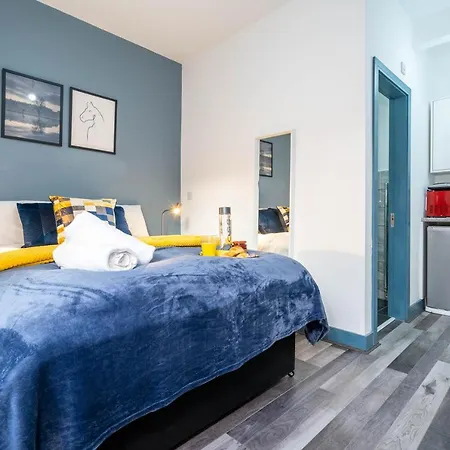 Sky Rooms One Bedroom Modern Studio Apartment 4-3