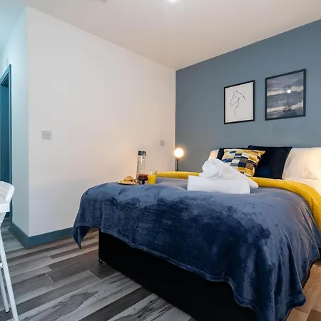 Sky Rooms One Bedroom Modern Studio Apartment 6-3