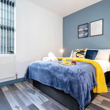Sky Rooms One Bedroom Modern Studio Apartment 5-3