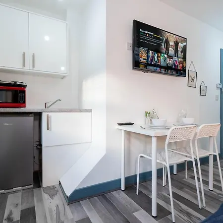 Sky Rooms One Bedroom Modern Studio Apartment 6-2