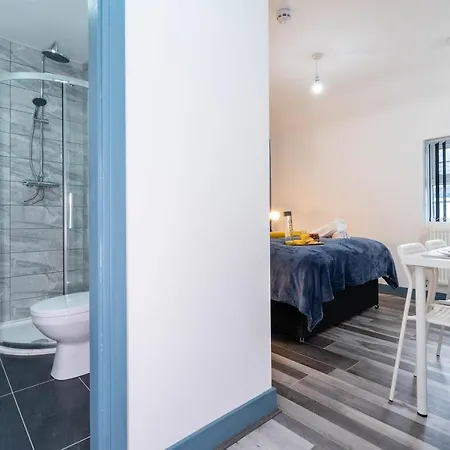 Sky Rooms One Bedroom Modern Studio Apartment 5-2