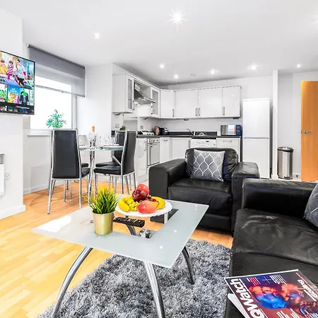 City Centre Apartment - 2 Bedroom - Secure Parking - Top Rated - 201M-2