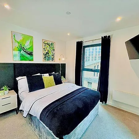 Ivy Suite, Luxe Central B'Ham-2