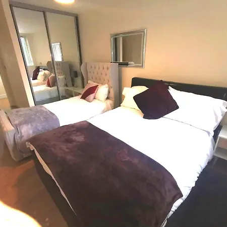 Cutlass Court Apartments By Comfort Zone-3
