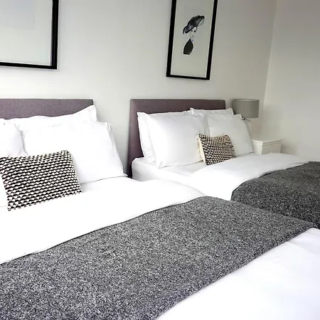 Modern Luxurious Apartment-3