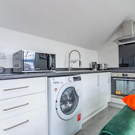 Birmingham Apt-Sleeps 4-Walk To City Centre-Pets-3