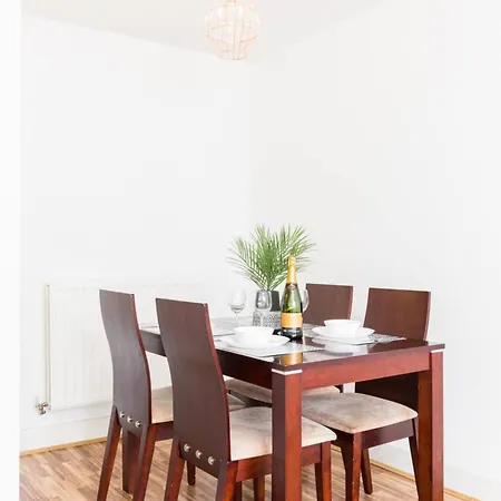 Spacious City Centre Apartment - Balcony - Smart Tv - Wifi- 448A-3