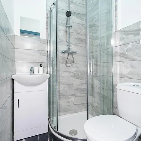 Sky Rooms Modern Studio Apartment 2-2