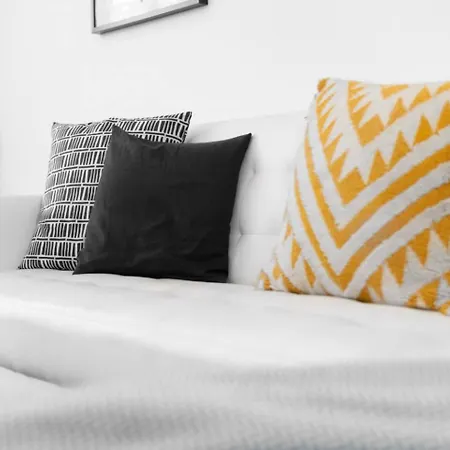 Spacious Loft Style Apartment - Near City Centre - Smart Tv- Wifi - Parking - 3Nt-2