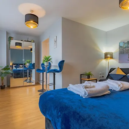 City Skyline View Studio Apartment - Birmingham Central-3