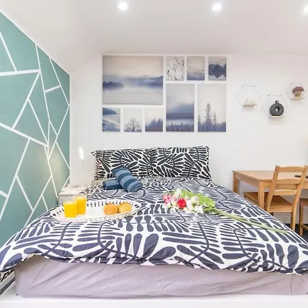 Stylish Studio In Moseley Village-3