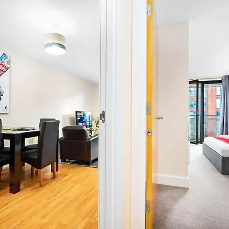 Modern Arcadian Centre Apartment By Azura Nights-3