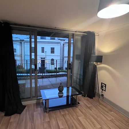 Broad Street - Balcony 1 Bedroom Apartment-3
