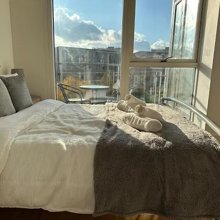 Luxury 1 Bedroom Apartment - City Centre - Balcony - Near O2 Academy-3