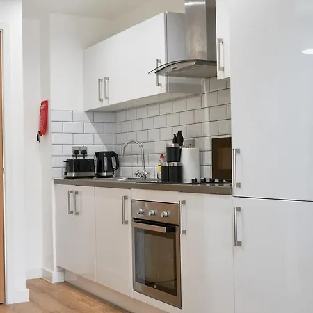 Luxurious Central Apartment - Smart Tv - Fast Wifi - Near Utilitia Arena-2