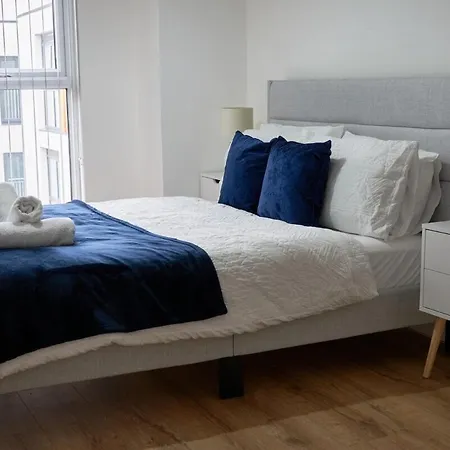 Luxurious Central Apartment - Smart Tv - Fast Wifi - Near Utilitia Arena-3