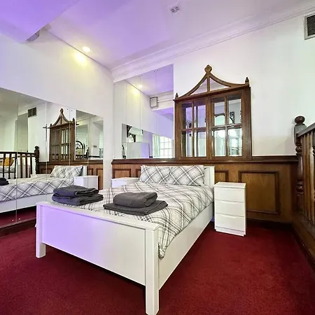 Modern Haven In Dudley With Free Parking!-2