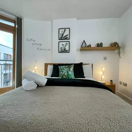 Comfy & Stylish Stay At Birmingham!-2